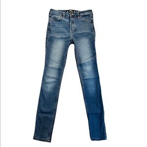Hollister high rise super skinny classic stretch jeans. Medium wash.